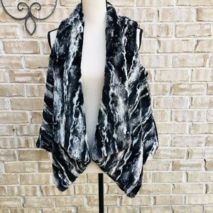 Blu Moon Faux Fur Open Luxe Vest sz. 1